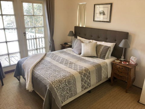 Dunmoylen House - Accommodation Newcastle 6