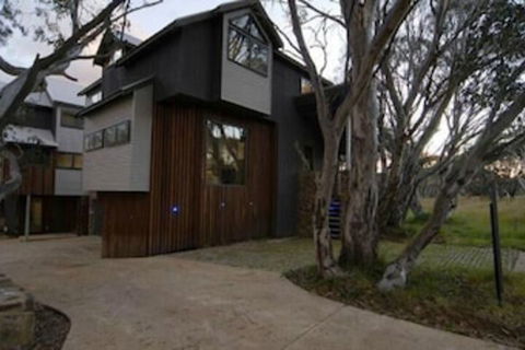 Blue Ice - Accommodation Newcastle 1