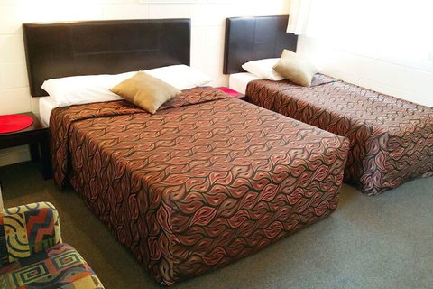 A & A Lodge Motel Emerald - Accommodation Newcastle 7