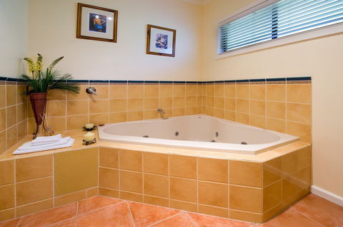 Apple Tree Cottage - Accommodation Newcastle 2