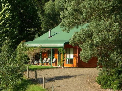 Aysgarth Cottage - Accommodation Newcastle 3