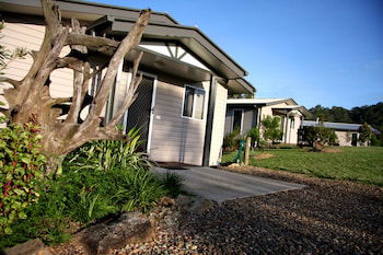 Yabbaloumba Retreat - Accommodation Newcastle 3
