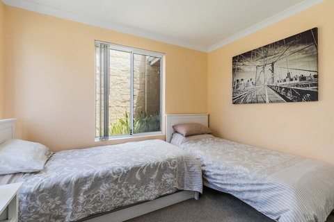 Ocean Keys Cottage - Accommodation Newcastle 6