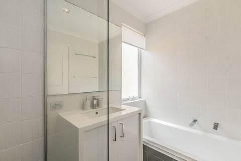 Ocean Keys Cottage - Accommodation Newcastle 3