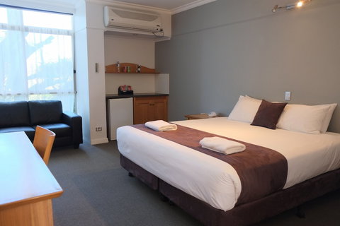 Berri Hotel - Accommodation Newcastle 3