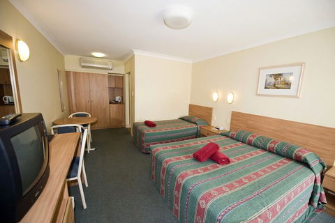 Colonial Court Motor Inn - Accommodation Newcastle 6