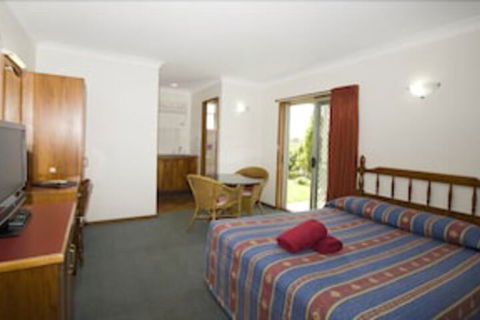 Colonial Court Motor Inn - Accommodation Newcastle 7