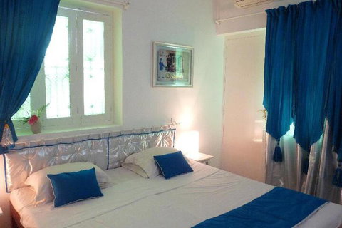 Tower Lodge - Accommodation Newcastle 4