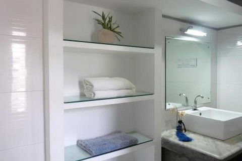 Tower Lodge - Accommodation Newcastle 1