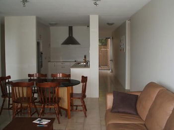 King's Row Holiday Apartments - Accommodation Newcastle 2