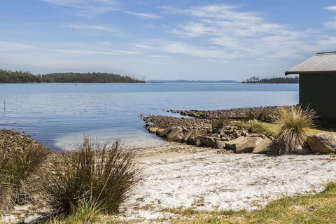 Abs By The Bay - Accommodation Newcastle 2