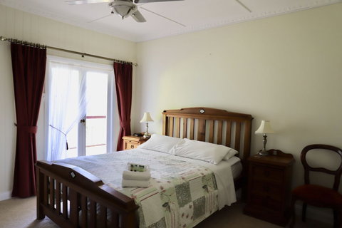 Hilltop On Tamborine - Accommodation Newcastle 6