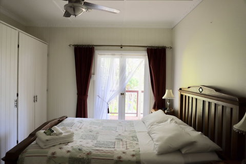 Hilltop On Tamborine - Accommodation Newcastle 5
