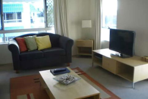 Estoril On Moffat - Accommodation Newcastle 5