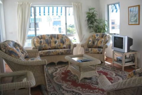 Estoril On Moffat - Accommodation Newcastle 4