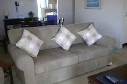 Estoril On Moffat - Accommodation Newcastle 6