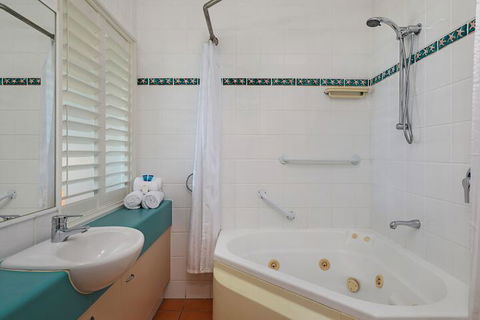 Alex Seaside Resort - Accommodation Newcastle 6