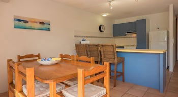 Peregian Court Resort - Accommodation Newcastle 2