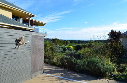 Hilltop Apartments Phillip Island - Accommodation Newcastle 2