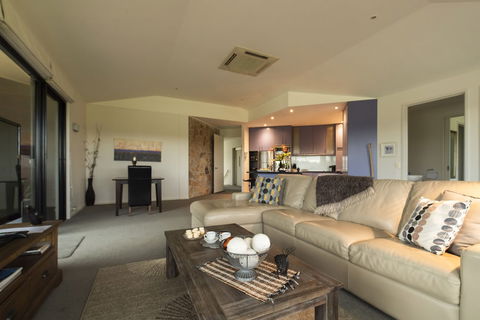 Hilltop Apartments Phillip Island - Accommodation Newcastle 6