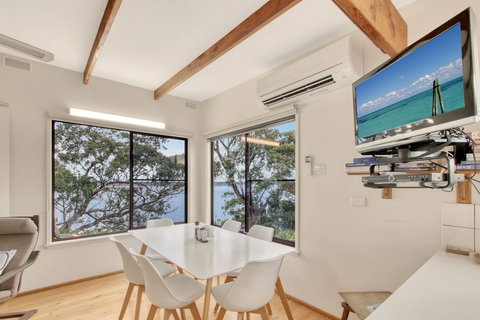 Jetty Road Retreat - Accommodation Newcastle 4