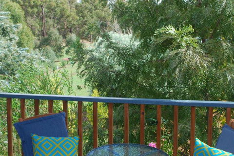 Riverwood Retreat - Accommodation Newcastle 5