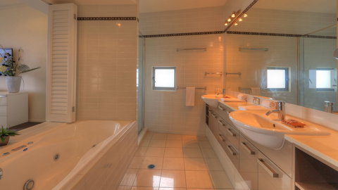 The Dunes Cotton Tree - Accommodation Newcastle 4