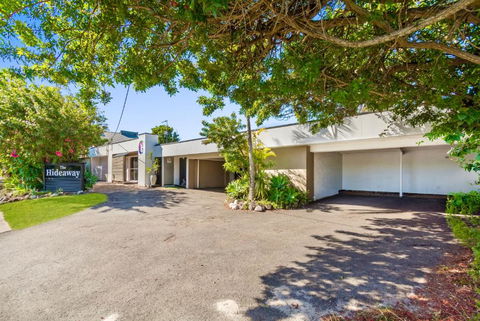 Hideaway Noosa Men Only Beach Resort - Accommodation Newcastle 2