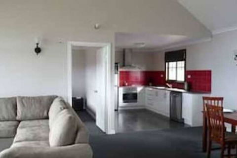 Scarlet Woods Chalets - Accommodation Newcastle 7