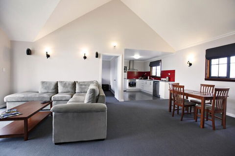 Scarlet Woods Chalets - Accommodation Newcastle 5
