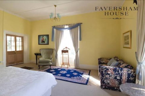 Faversham House - Accommodation Newcastle 3