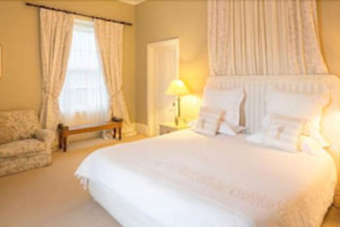 Faversham House - Accommodation Newcastle 2