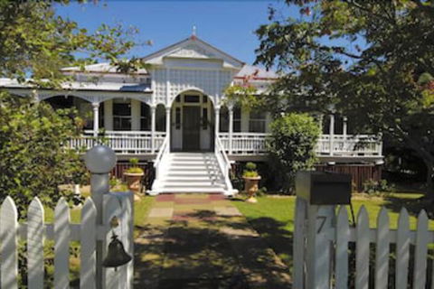 Wiss House Bed And Breakfast - Accommodation Newcastle 2