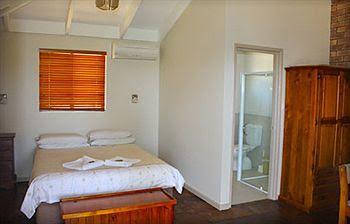 Dunsborough Cottages - Accommodation Newcastle 0