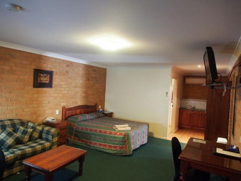 Cobar Town And Country Motor Inn - Accommodation Newcastle 3