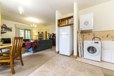 Country Pleasures B&B - Accommodation Newcastle 1