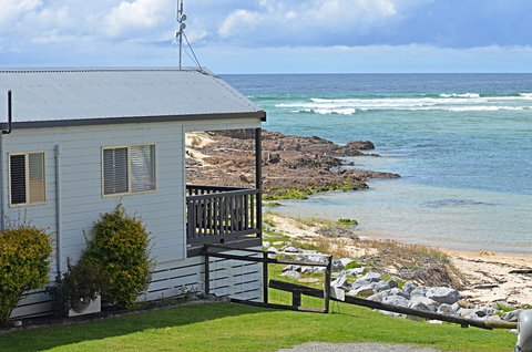 Tuross Beach Cabins & Campsites - Accommodation Newcastle 2