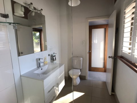 Treetops Everglades Villa - Accommodation Newcastle 5