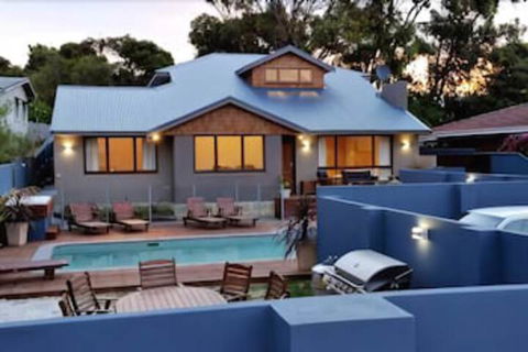Waikiki Beach Bed & Breakfast - Accommodation Newcastle 0
