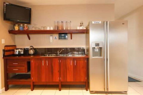 Waikiki Beach Bed & Breakfast - Accommodation Newcastle 4