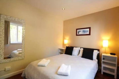 Waikiki Beach Bed & Breakfast - Accommodation Newcastle 7