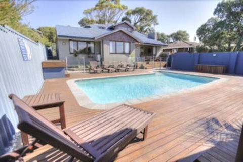 Waikiki Beach Bed & Breakfast - Accommodation Newcastle 3