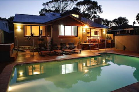 Waikiki Beach Bed & Breakfast - Accommodation Newcastle 2