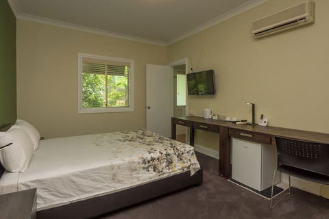 Hampton Court Apartments - Accommodation Newcastle 5