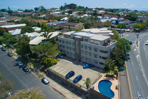 Hampton Court Apartments - Accommodation Newcastle 2