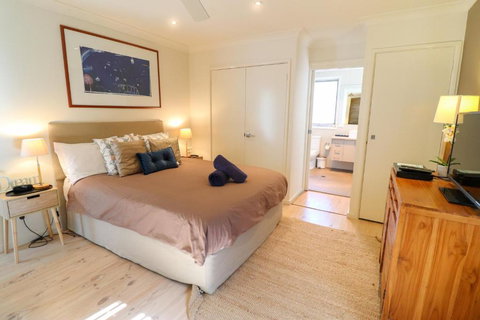 Surfside - Accommodation Newcastle 4