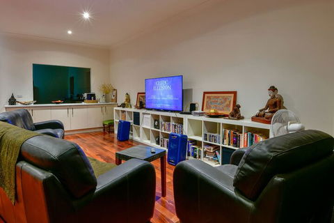 Crossroads Ecomotel - Accommodation Newcastle 7