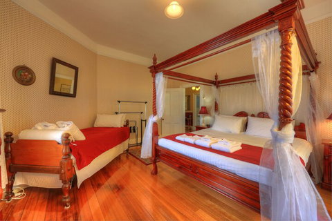 Acacia Bed & Breakfast - Accommodation Newcastle 4