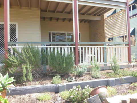 The Friendly Chat Bed & Breakfast - Accommodation Newcastle 5