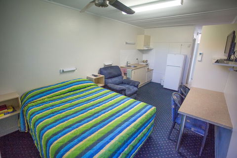 Fourth Avenue Motor Inn - Accommodation Newcastle 7
